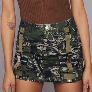 Poster Grl Dolls Kill Camo I'm A Catch Mini Skirt High Rise, Cargo Pocke…